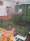 tn_kachlova_kamna_atrakce_pro_deti.JPG